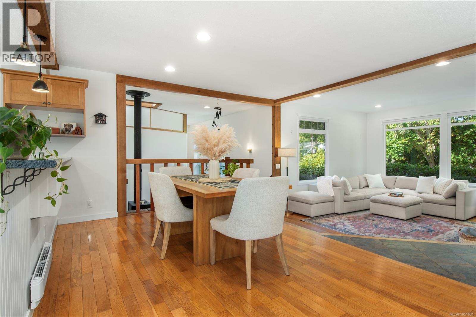 1861 Carlyle Cres - 12