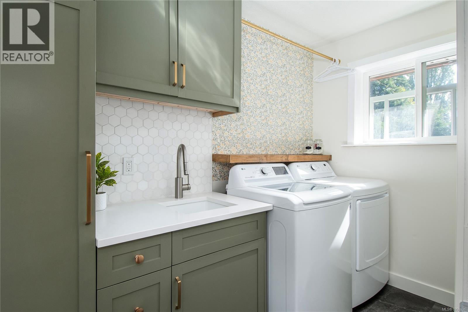 1861 Carlyle Cres - 18