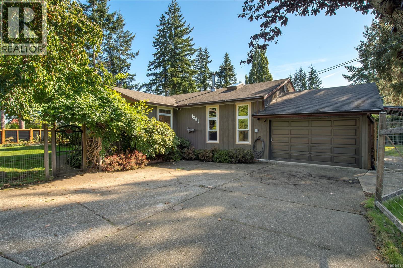 1861 Carlyle Cres - 2