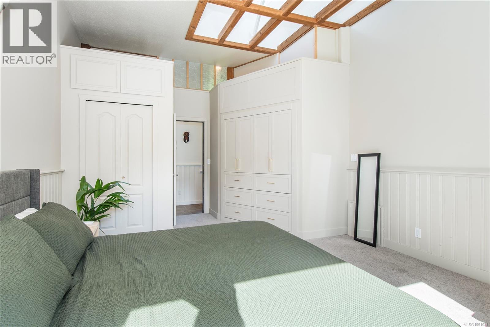 1861 Carlyle Cres - 23