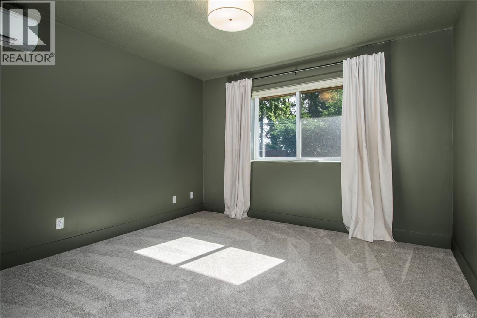 1861 Carlyle Cres - 27