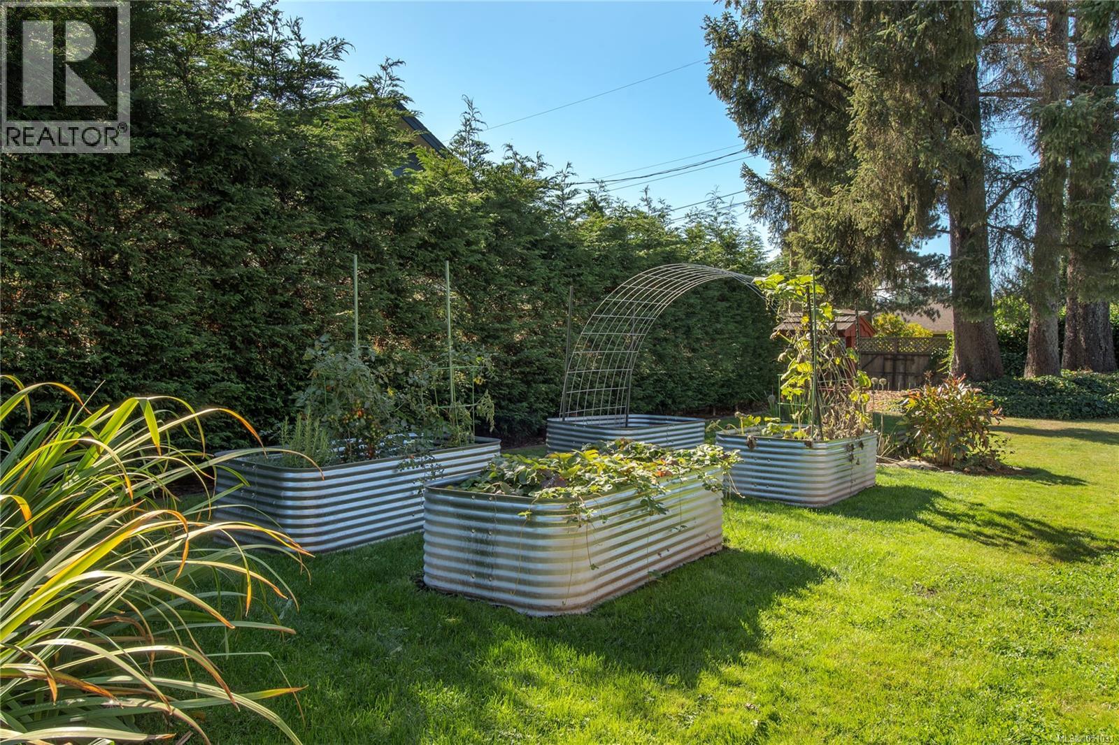 1861 Carlyle Cres - Image 46