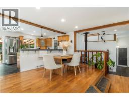 1861 Carlyle Cres, Campbell River, BC V9W1L2 Photo 11