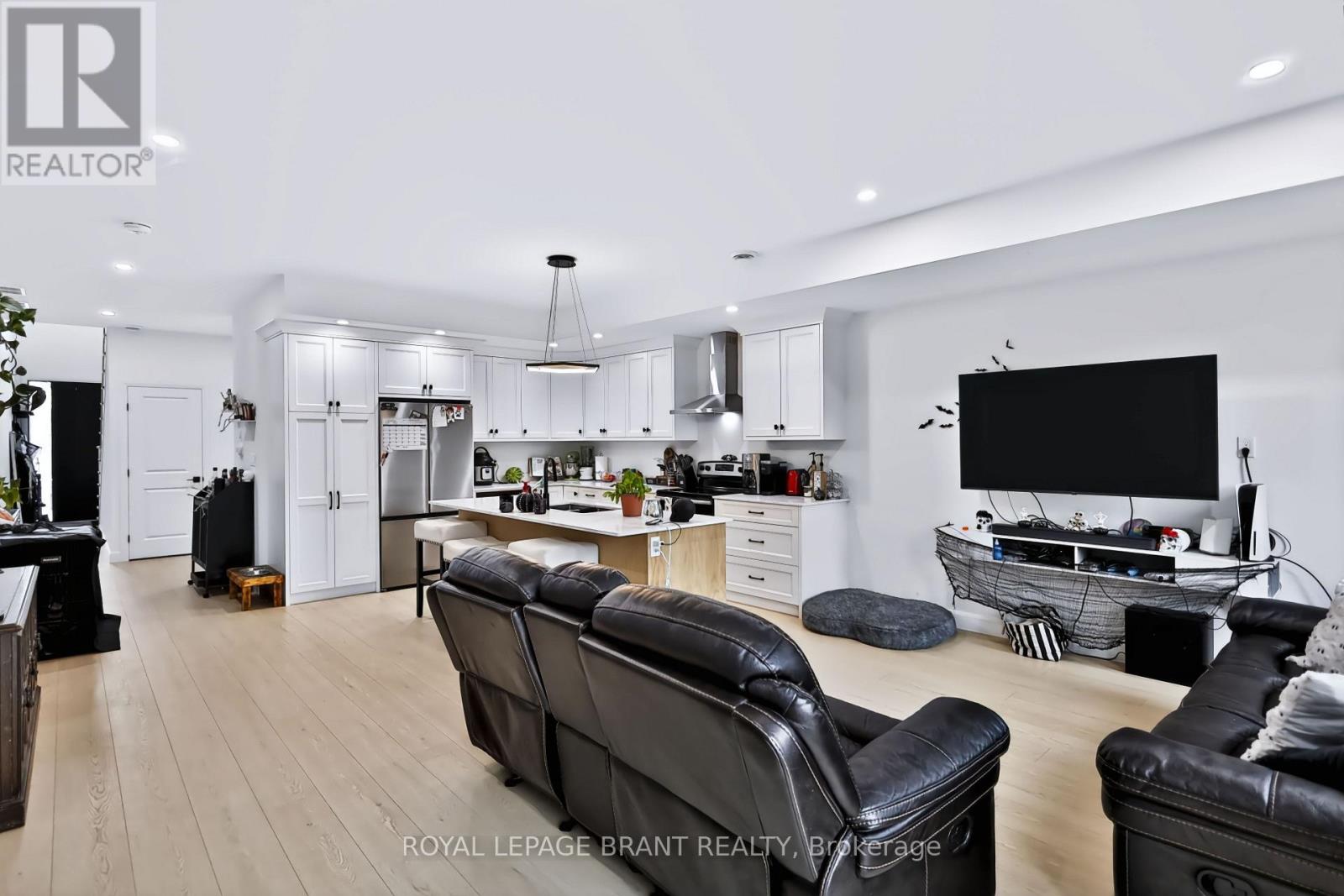 109 WINNIETT STREET - 16