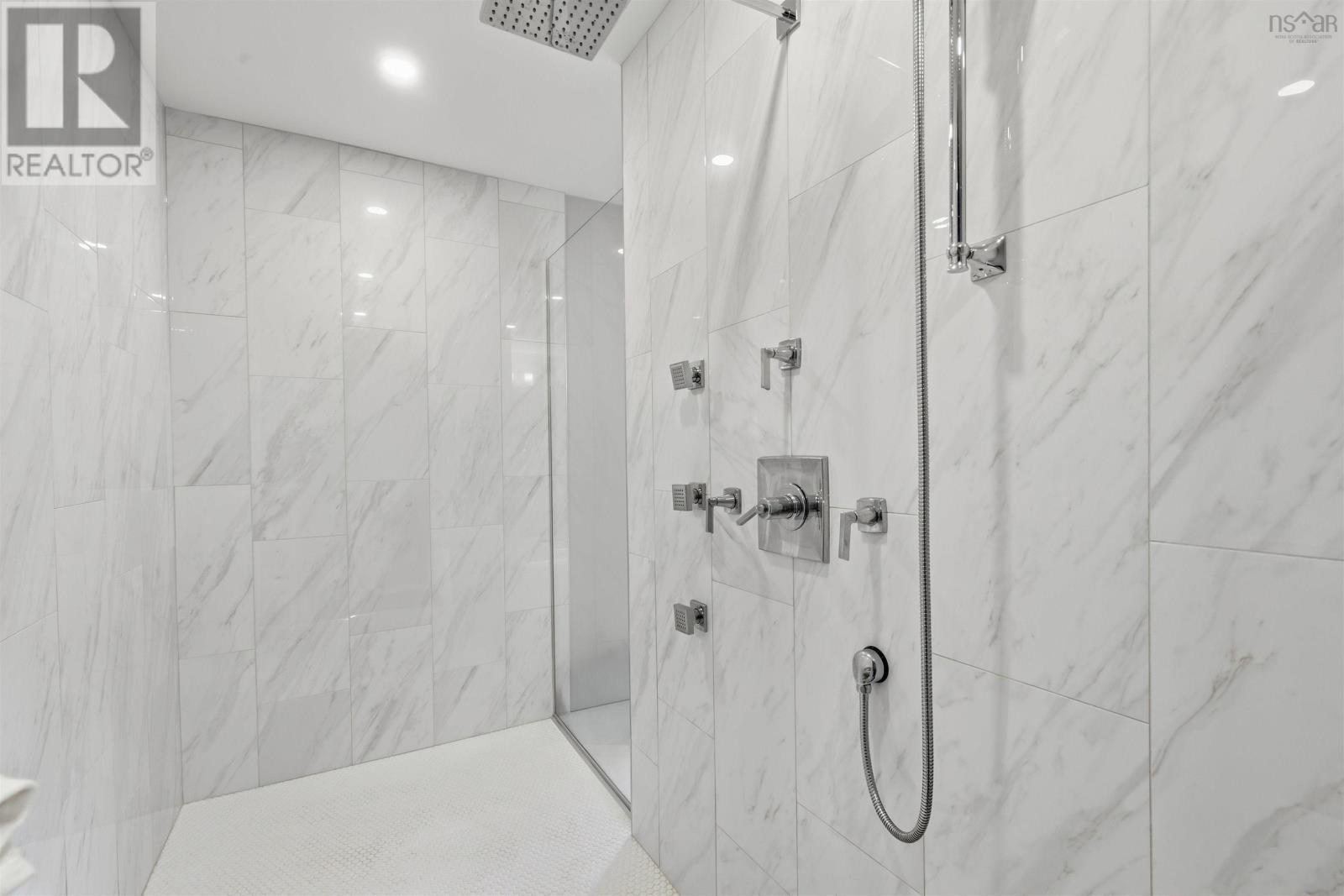 19 Weybridge Lane - Image 32