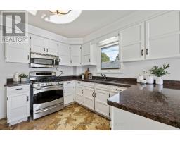 Family room - 72 Munro Crescent, Uxbridge, ON L9P1L8 Photo 11