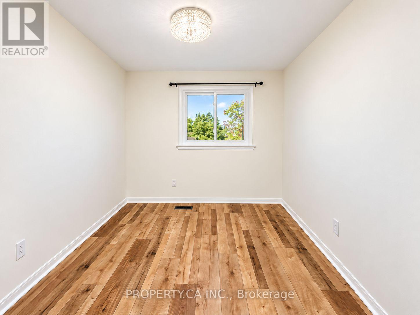 64 Chaucer Crescent, Barrie photo 6