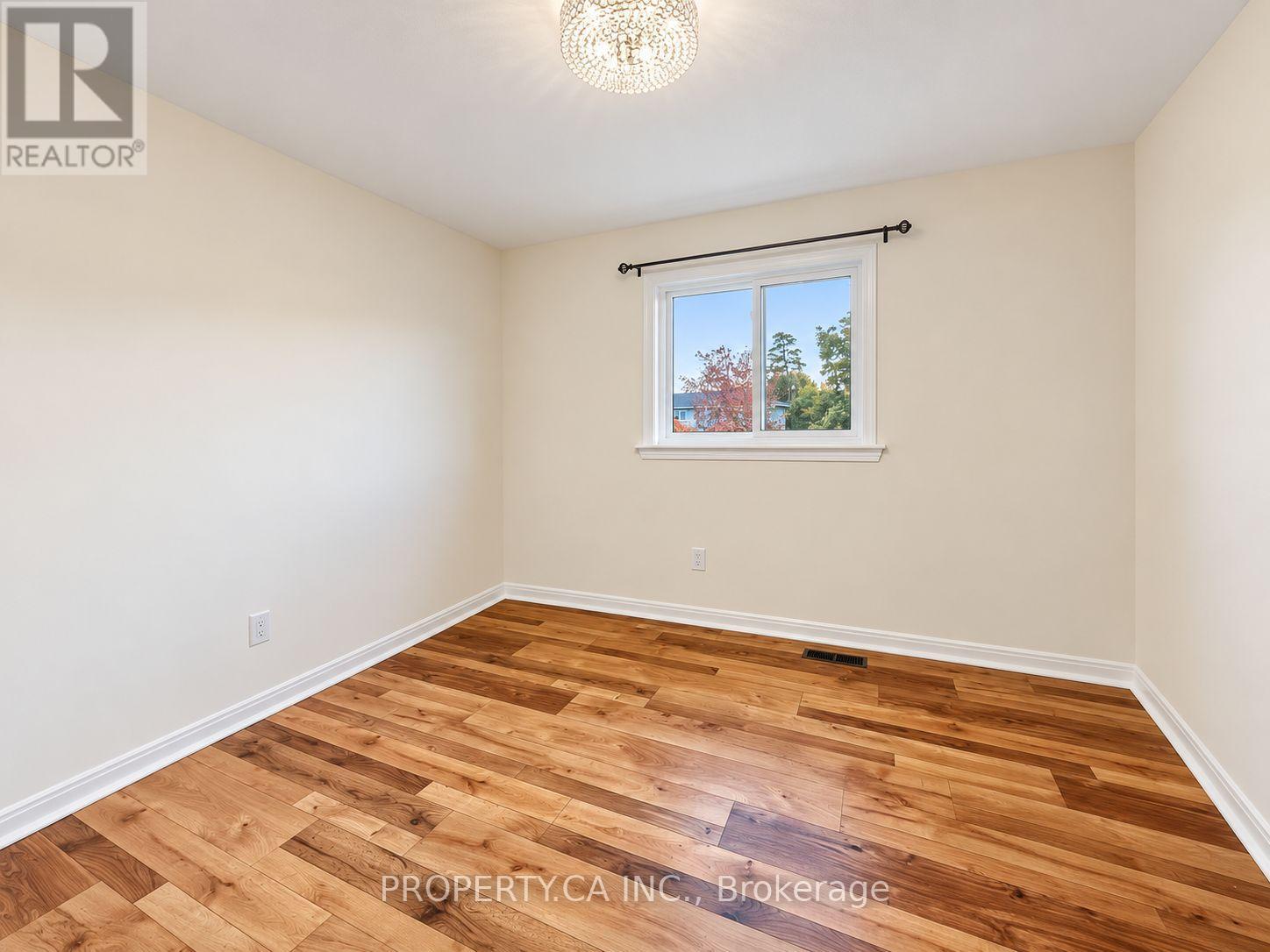 64 Chaucer Crescent, Barrie photo 7