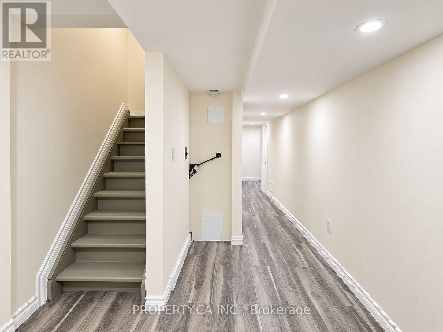 64 Chaucer Crescent, Barrie photo 8