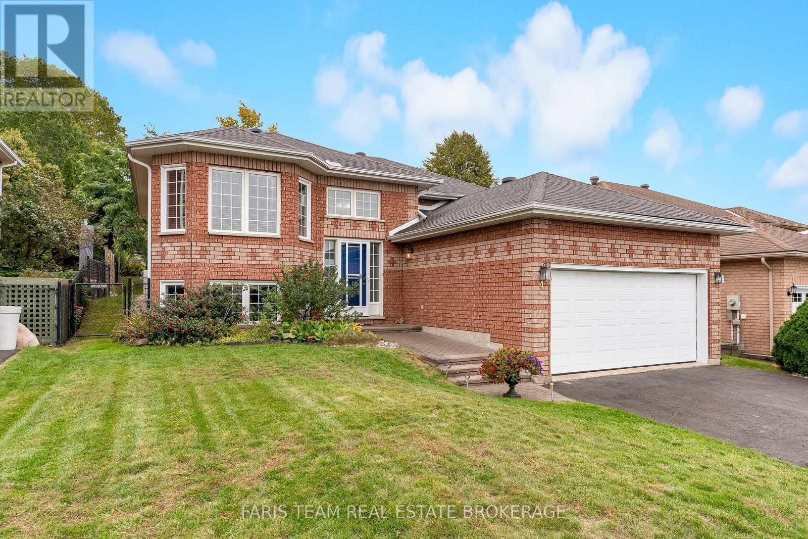 4 Charles Street, Penetanguishene photo 2