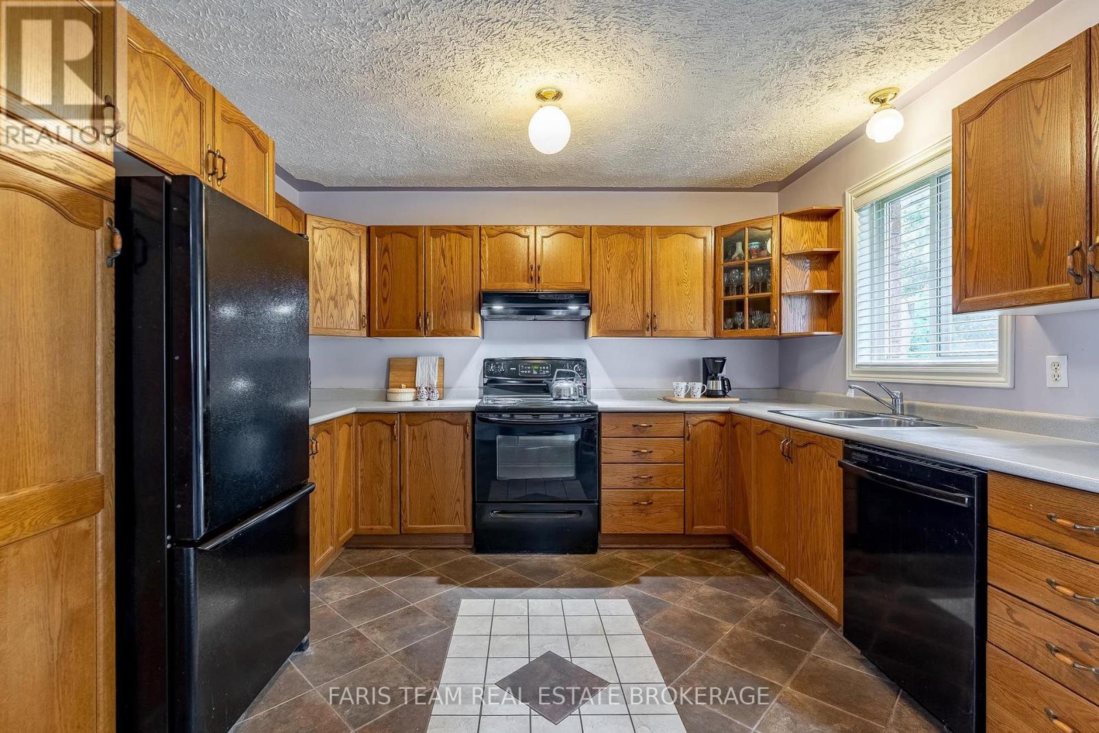 4 Charles Street, Penetanguishene photo 5