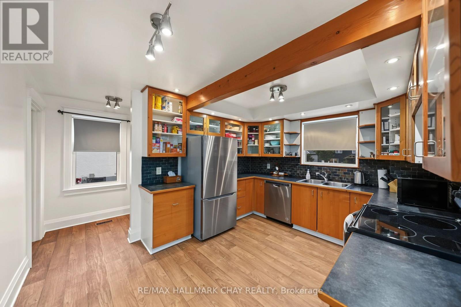 70 DOUGLAS Street, Orillia photo 8