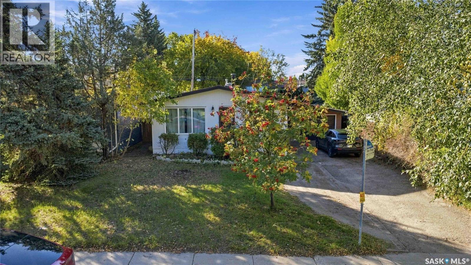 1814 WILSON CRESCENT - 30