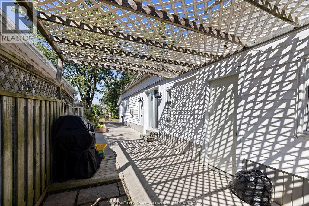 8 SPRUCE - Image 18