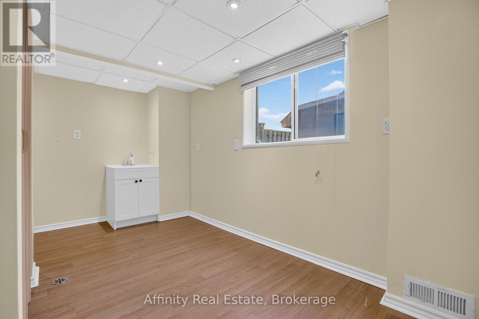 127 Knapton Drive, Newmarket, ON photo 38