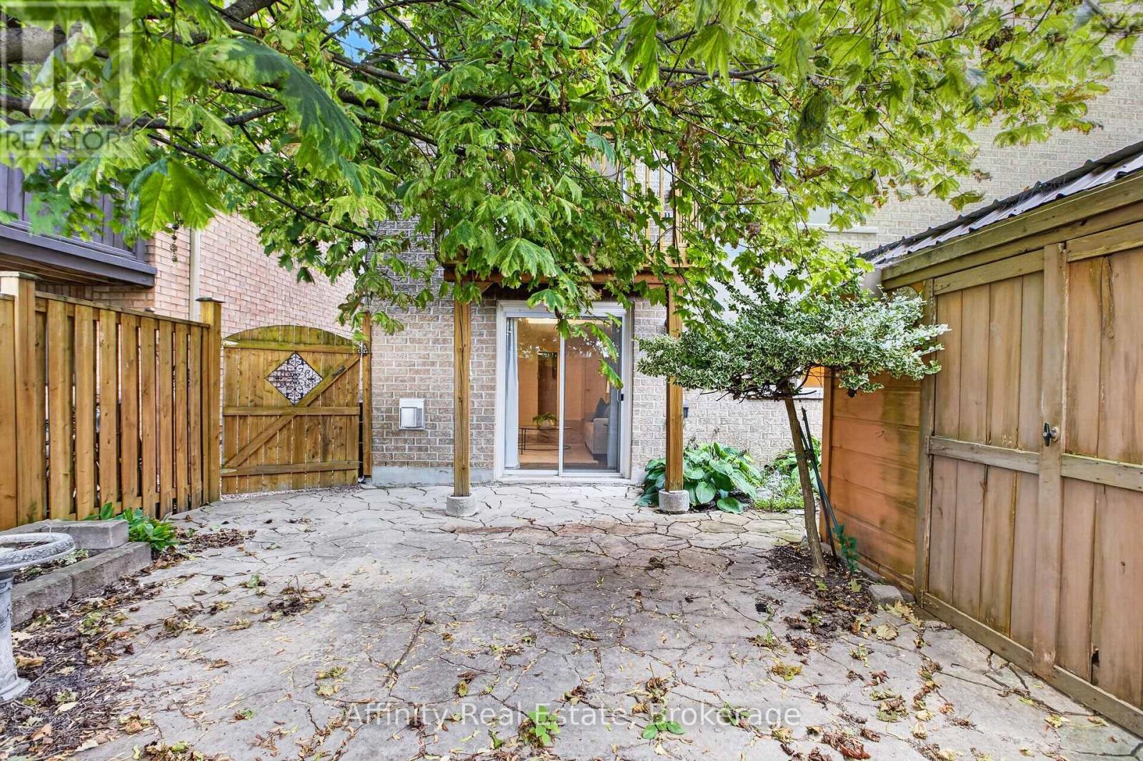 127 Knapton Drive, Newmarket, ON photo 46