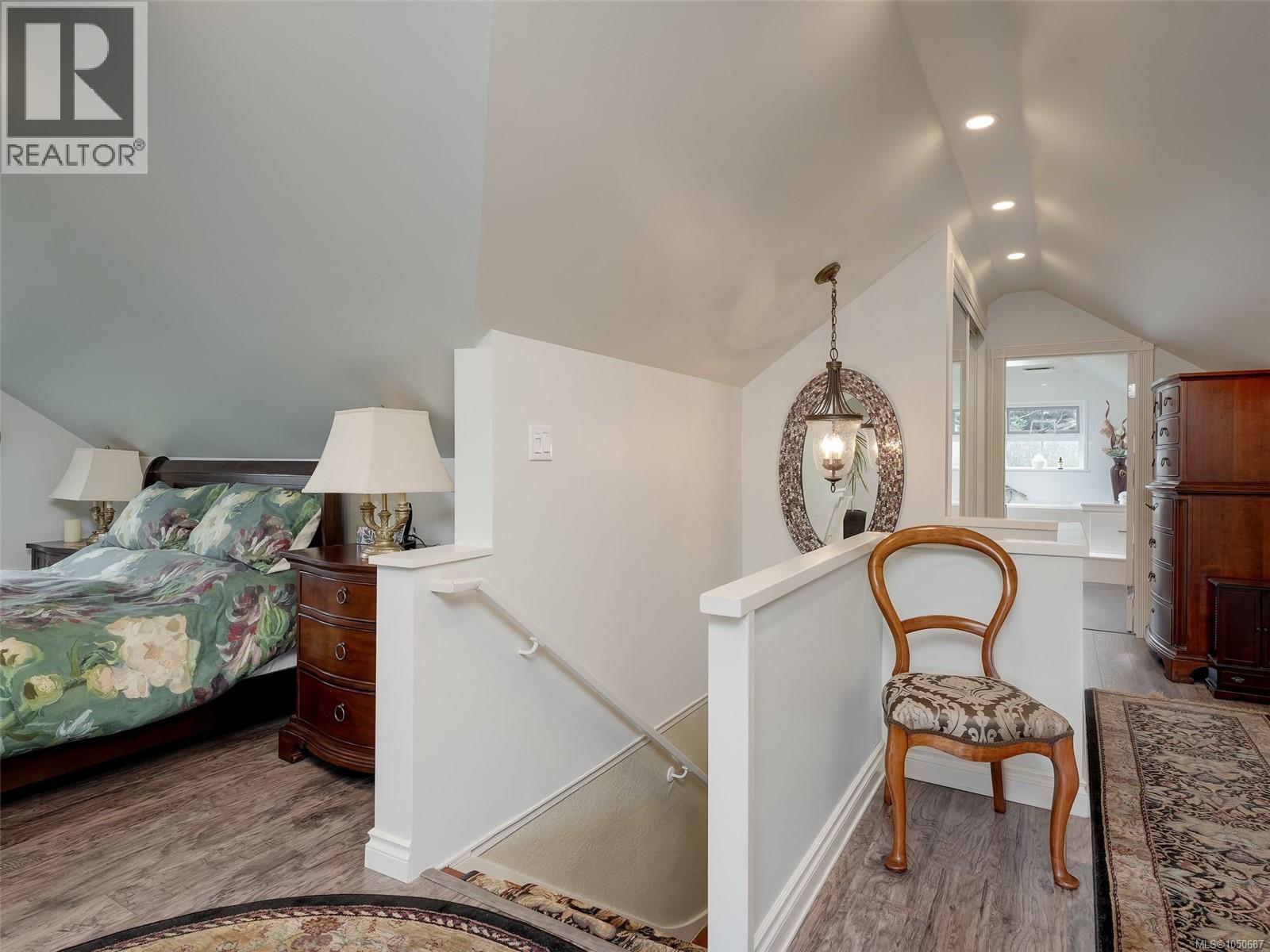 2390 Musgrave St - 10