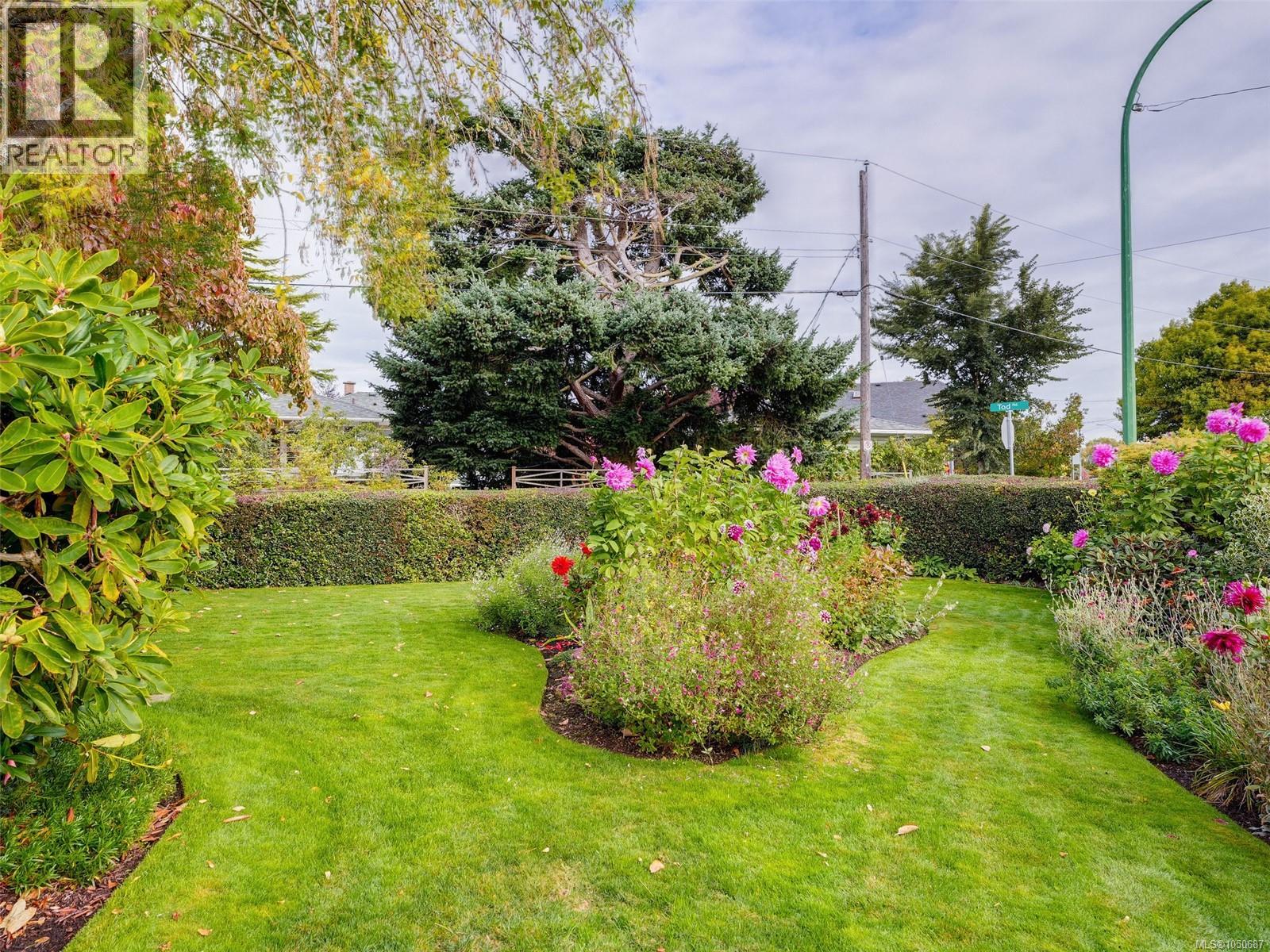  2390 Musgrave Street, Oak Bay