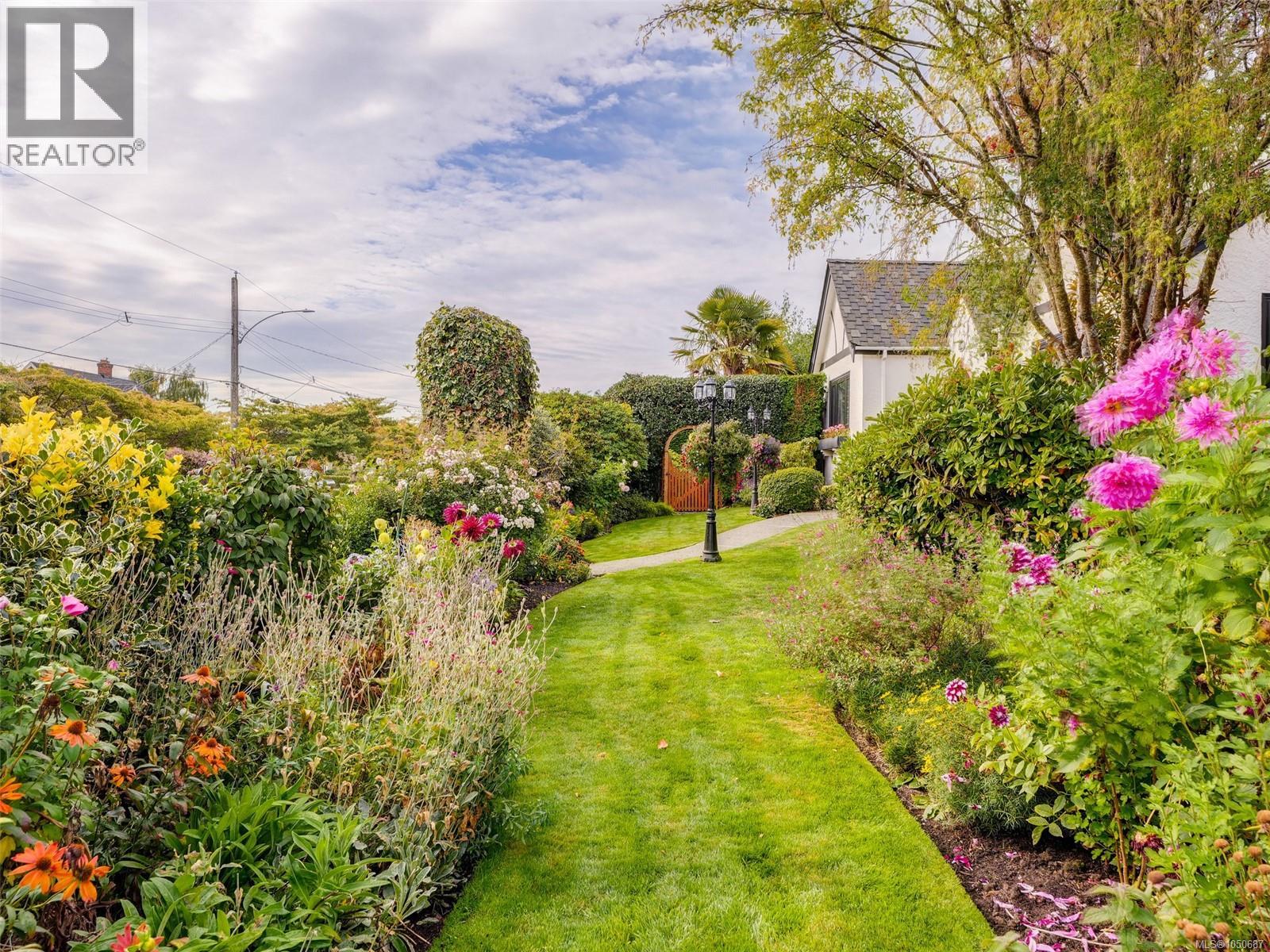  2390 Musgrave Street, Oak Bay