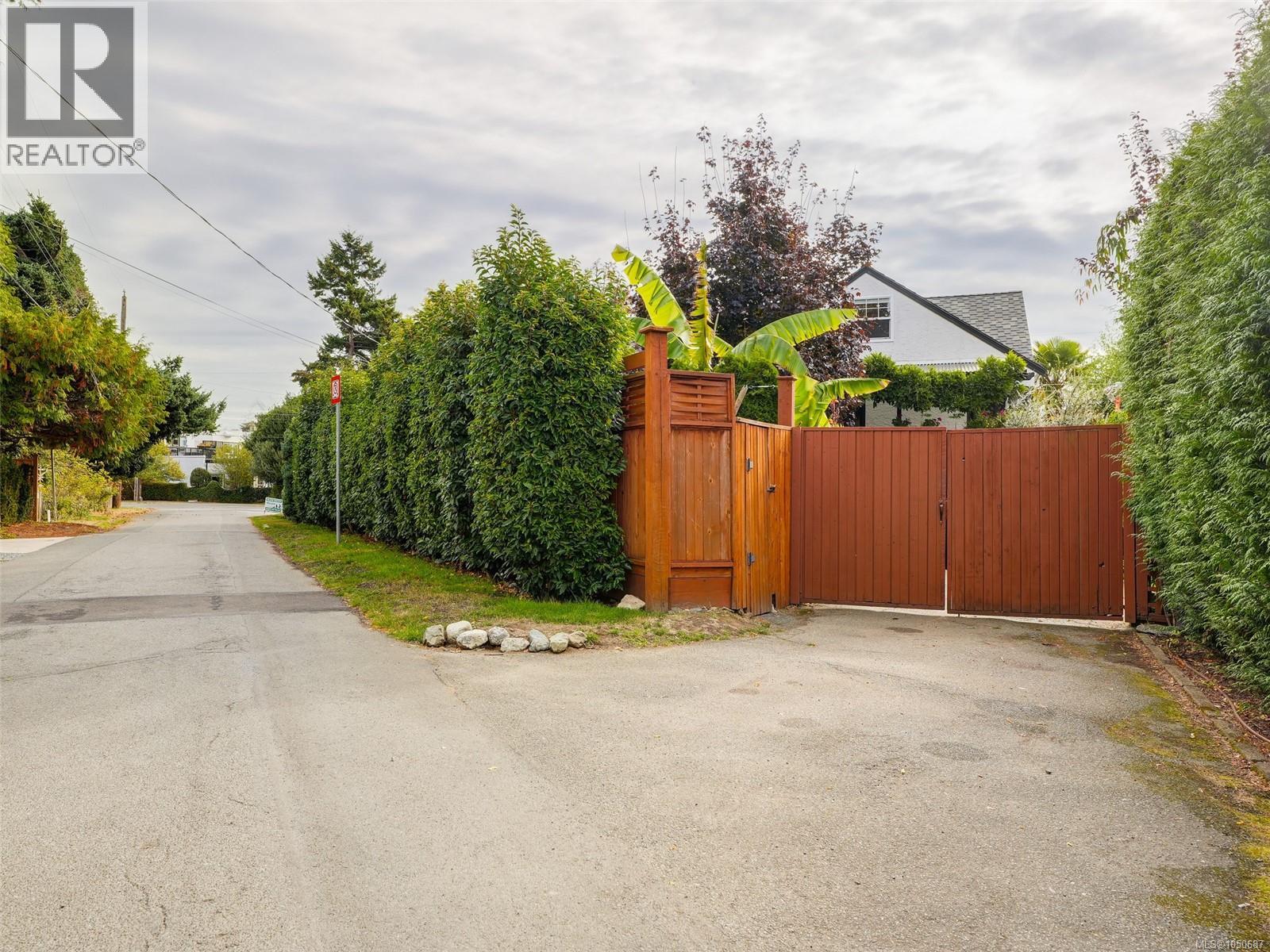  2390 Musgrave Street, Oak Bay