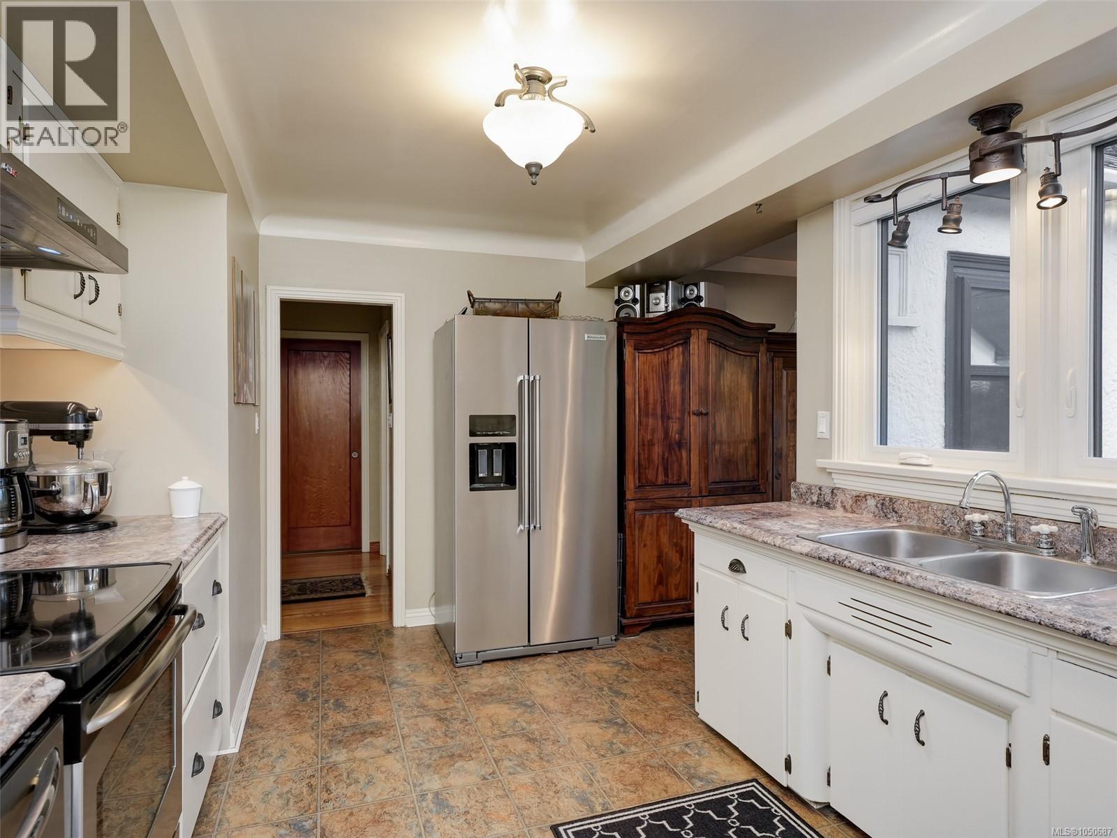  2390 Musgrave Street, Oak Bay