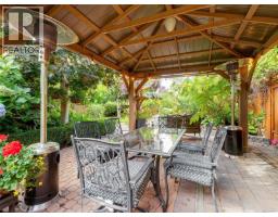 2390 Musgrave St, Oak Bay, BC V8R5Y2 Photo 24