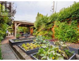 2390 Musgrave St, Oak Bay, BC V8R5Y2 Photo 25