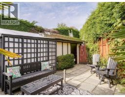 2390 Musgrave St, Oak Bay, BC V8R5Y2 Photo 30