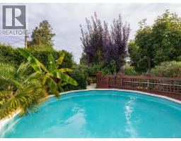2390 Musgrave St, Oak Bay, BC V8R5Y2 Photo 32