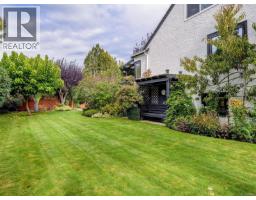 2390 Musgrave St, Oak Bay, BC V8R5Y2 Photo 36