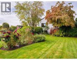 2390 Musgrave St, Oak Bay, BC V8R5Y2 Photo 39