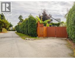 2390 Musgrave St, Oak Bay, BC V8R5Y2 Photo 40