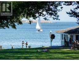 2390 Musgrave St, Oak Bay, BC V8R5Y2 Photo 42