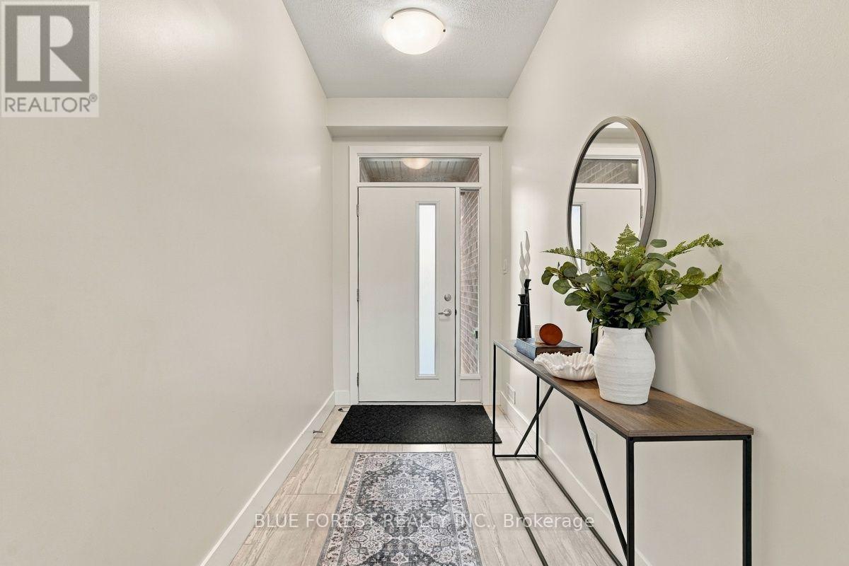 2112 Meadowgate Boulevard — photo 4