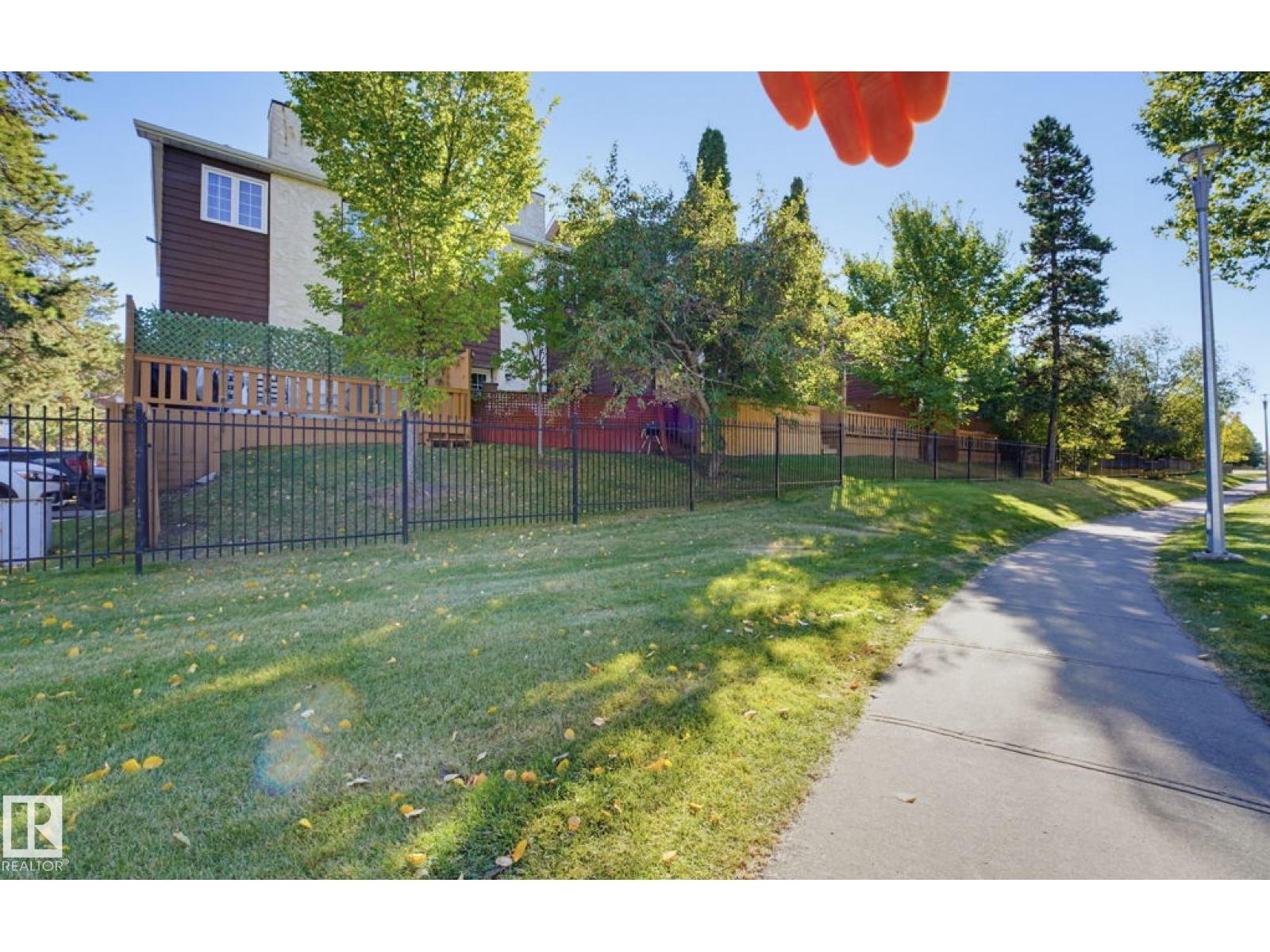 17072 67 AV NW - 18