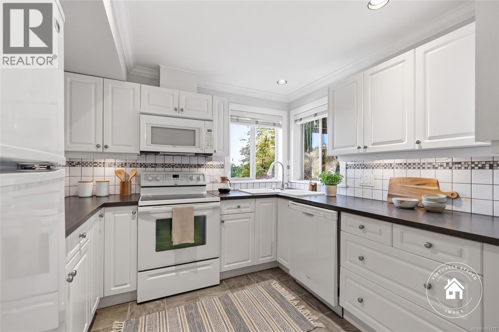 473 Nottingham Dr - 33