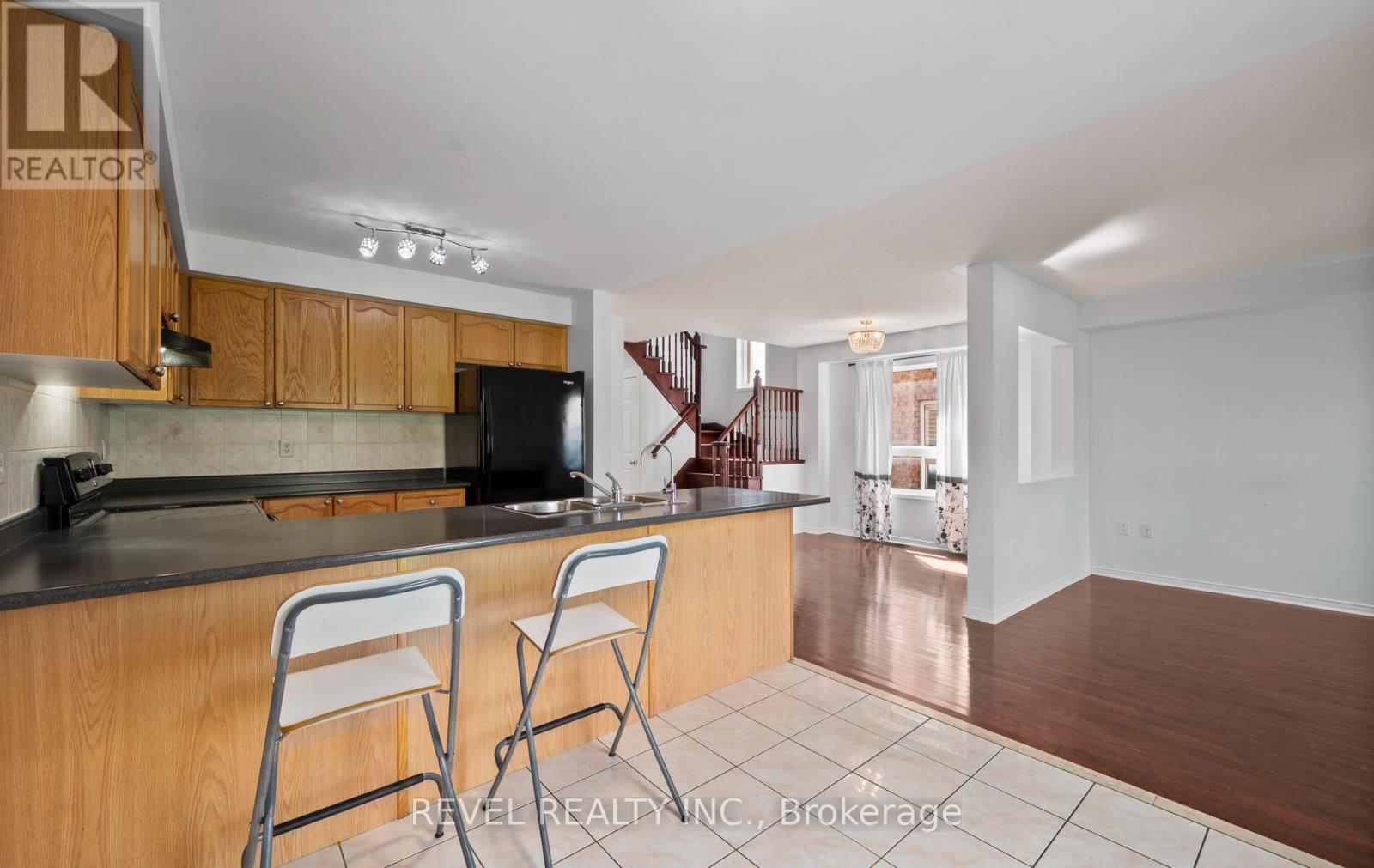 91 Oceanpearl Crescent, Whitby, ON photo 11