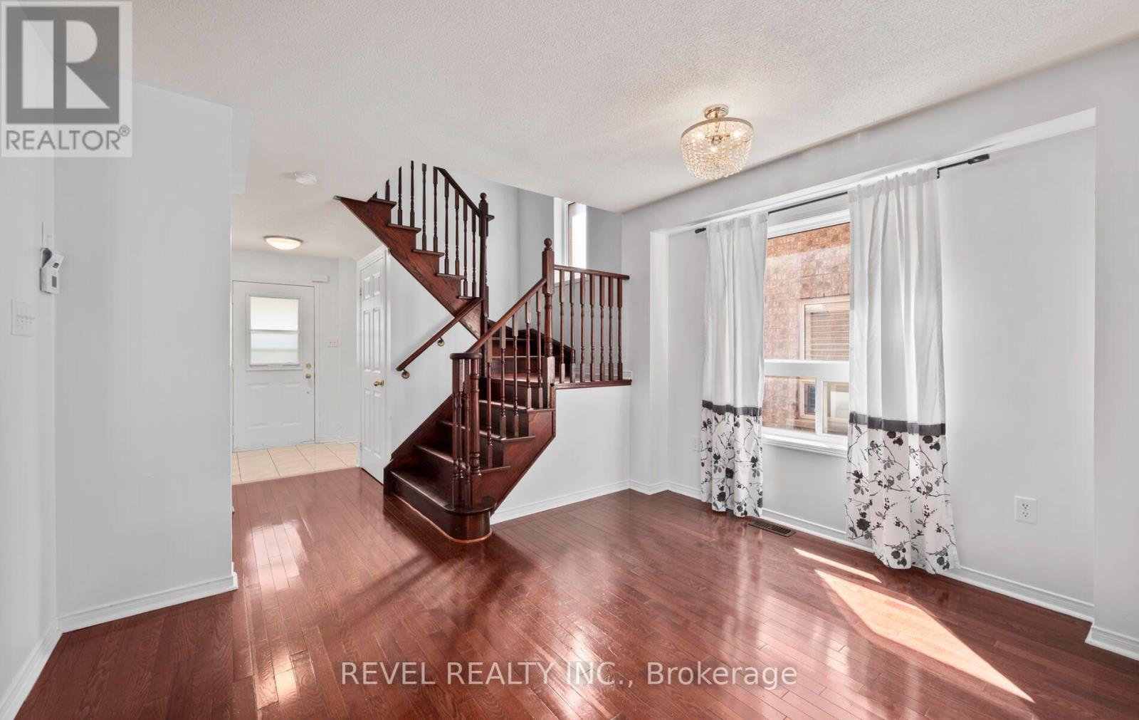 91 Oceanpearl Crescent, Whitby, ON photo 4