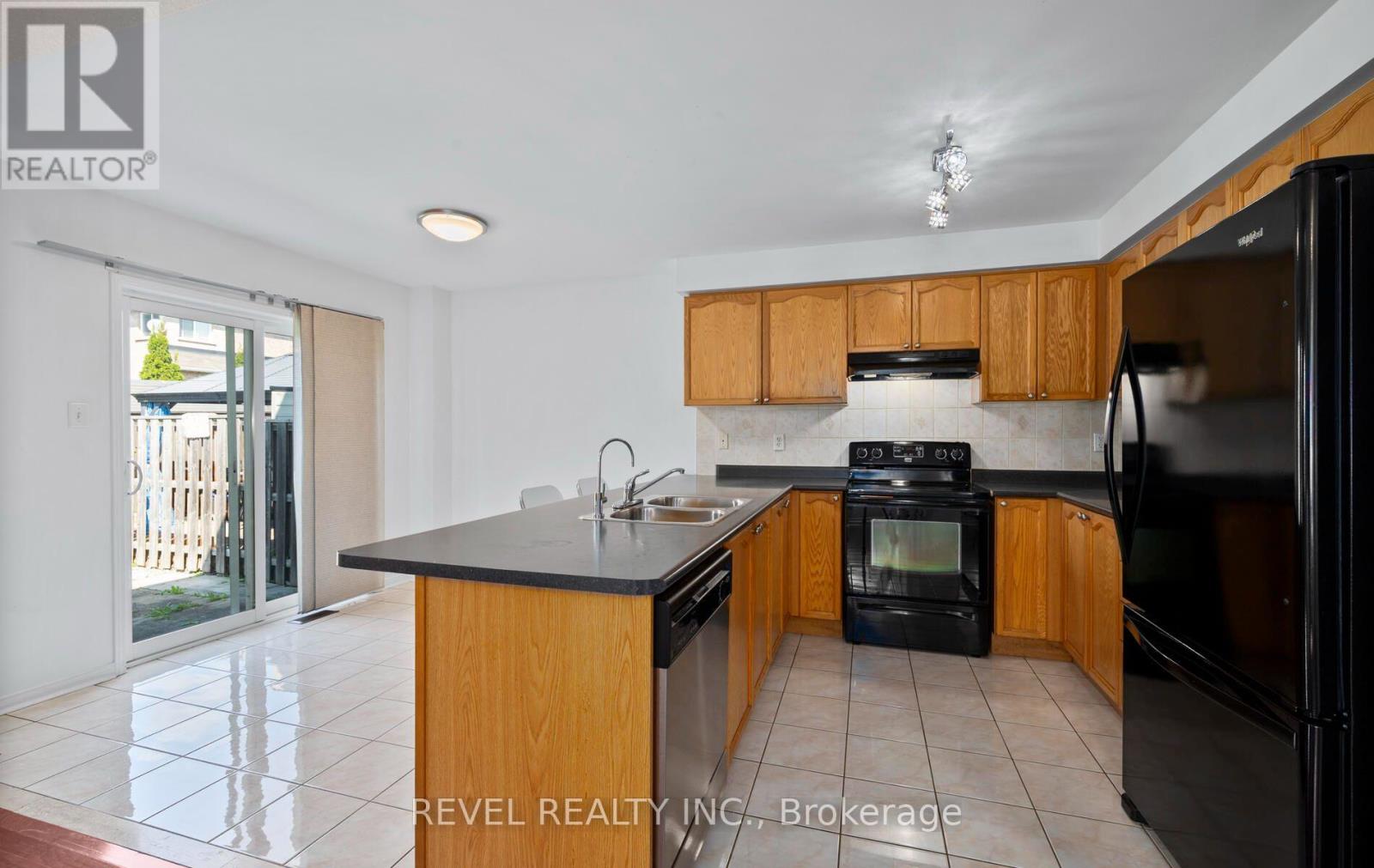 91 Oceanpearl Crescent, Whitby, ON photo 7