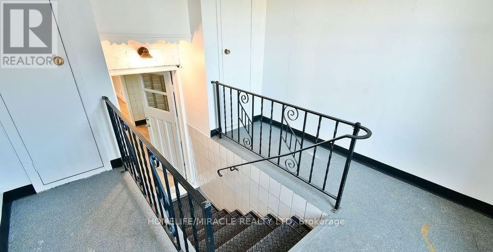 584 Montgomery Street, Oshawa, ON photo 2