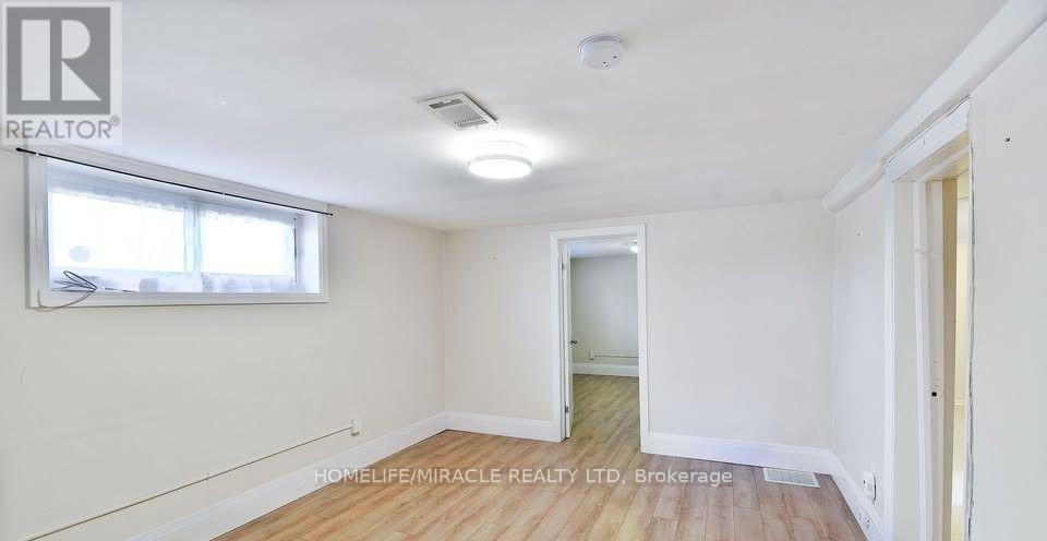 584 Montgomery Street, Oshawa, ON photo 4
