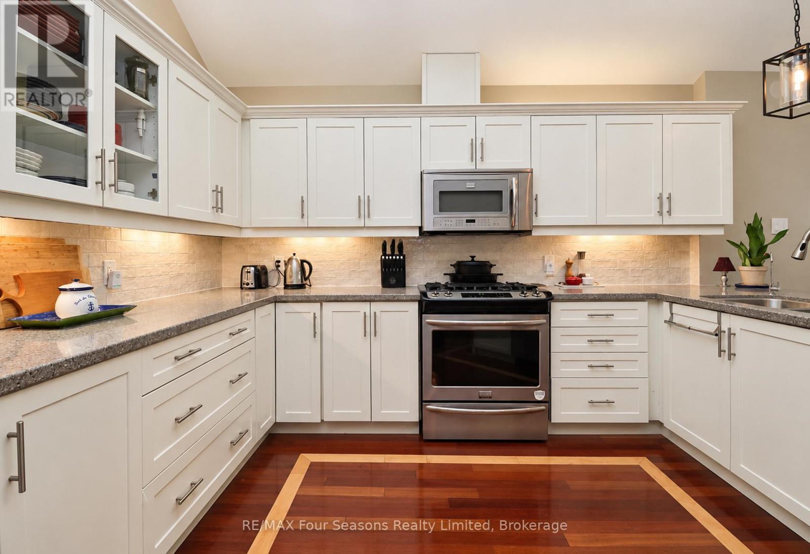 44 GREEN BRIAR Drive, Collingwood photo 14