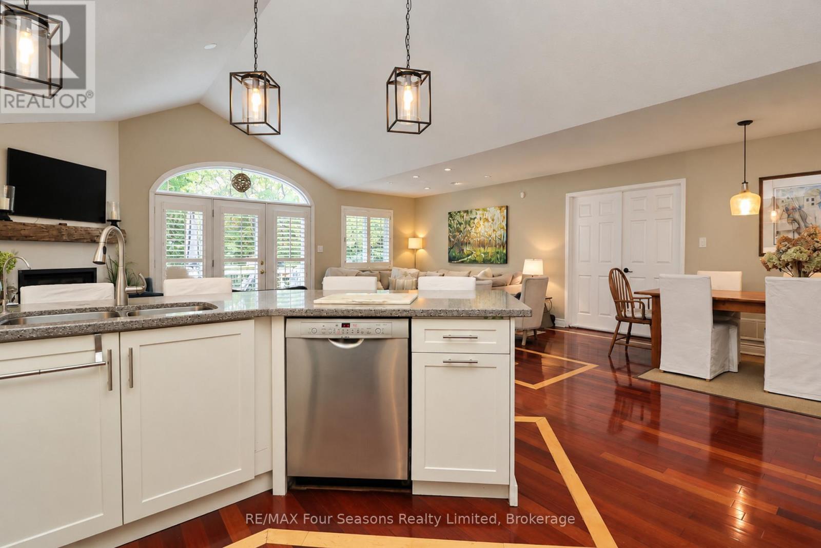 44 GREEN BRIAR Drive, Collingwood photo 17
