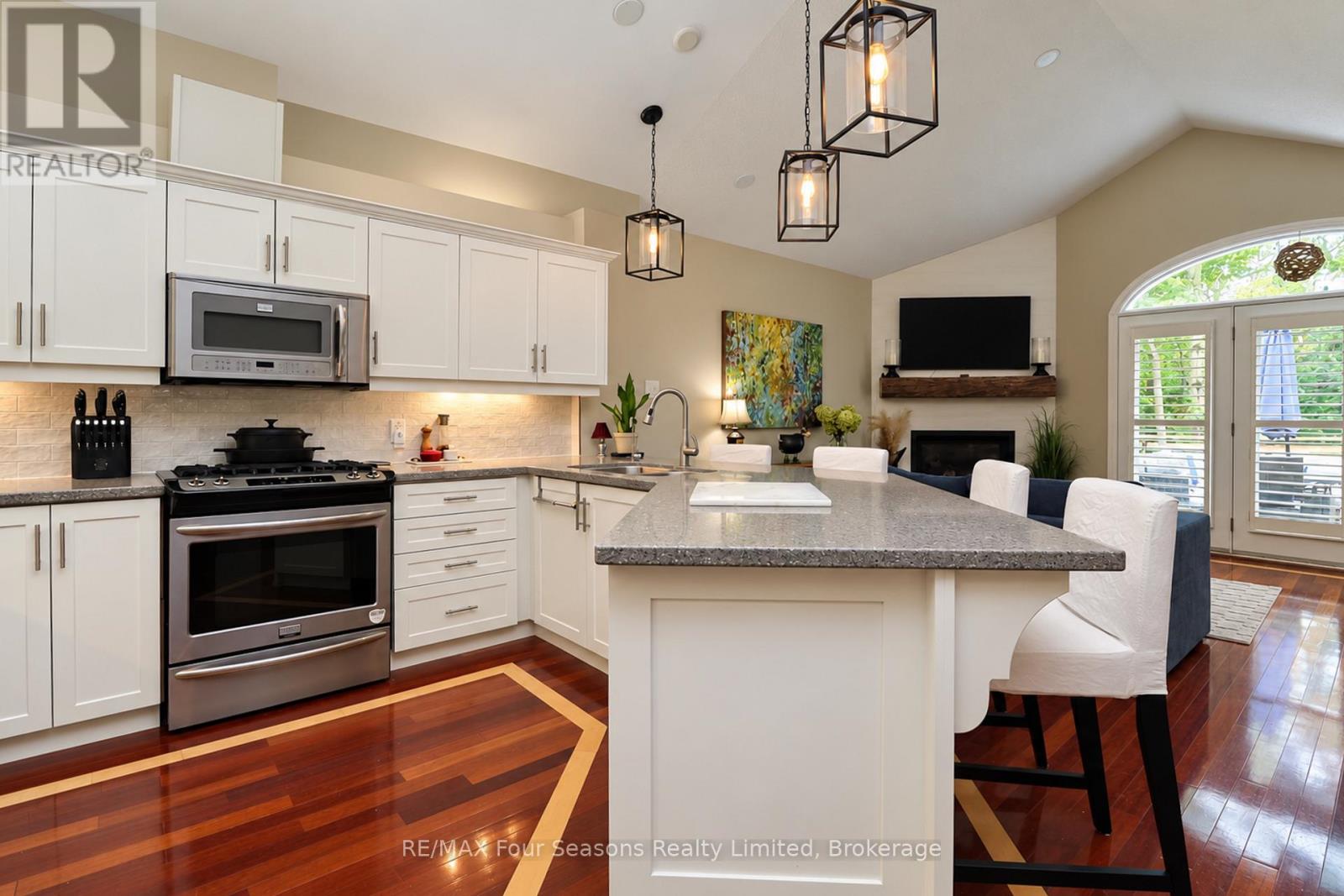 44 GREEN BRIAR Drive, Collingwood photo 19