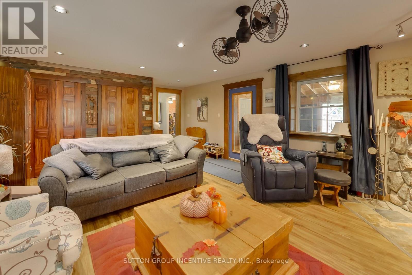 1724 Penetanguishe Road, Springwater photo 15
