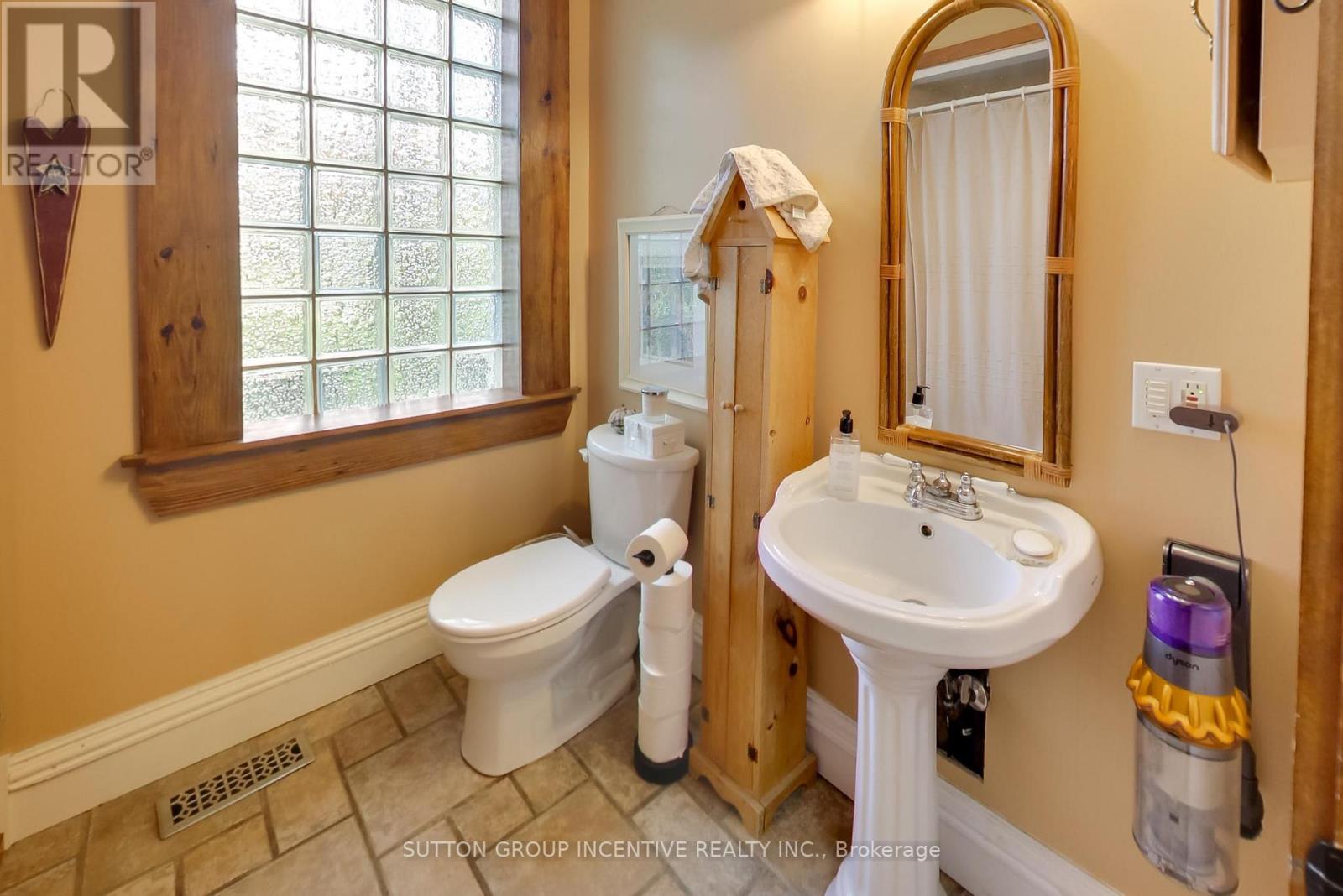 1724 PENETANGUISHENE ROAD - 17