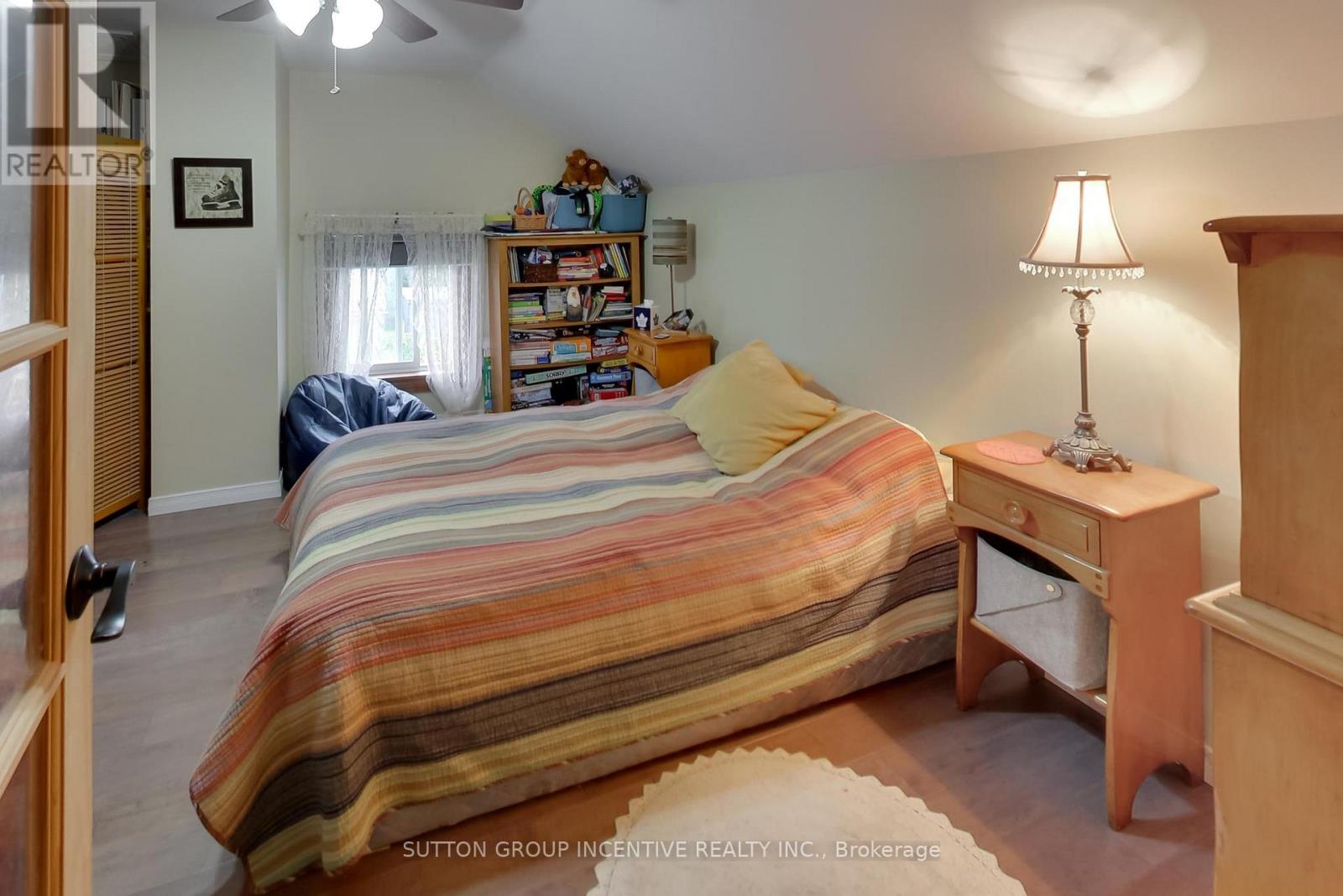 1724 Penetanguishe Road, Springwater photo 20