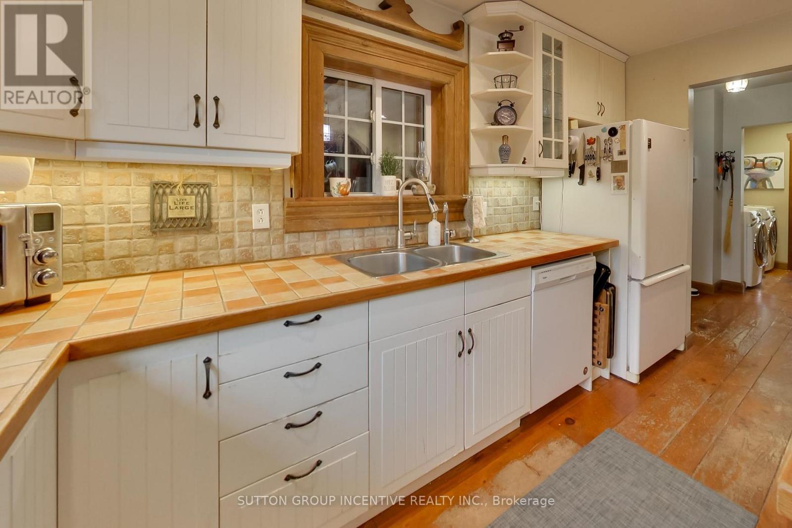 1724 PENETANGUISHENE ROAD - 7