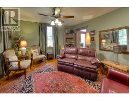 1724 Penetanguishene Road, Springwater, ON L9X1Z4 Photo 11