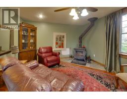 1724 Penetanguishene Road, Springwater, ON L9X1Z4 Photo 12